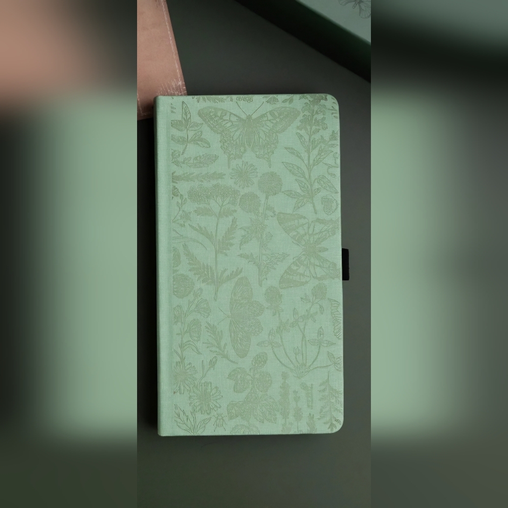 Green Archer & Olive Traveler's Notebook With Embossed Cover